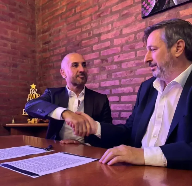Convenio con la Asociación de Magistrados y Funcionarios de Morón (AMFM) apreton de mano convenio