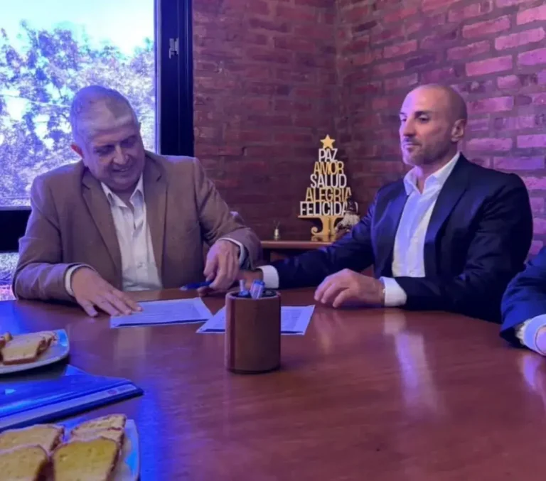 Convenio con la Asociación de Magistrados y Funcionarios de Morón (AMFM) firma convenio cardoso